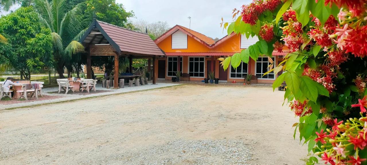 Sofea Homestay Batu Rakit ภายนอก รูปภาพ