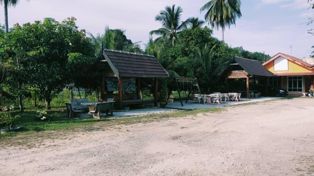 Sofea Homestay Batu Rakit ภายนอก รูปภาพ